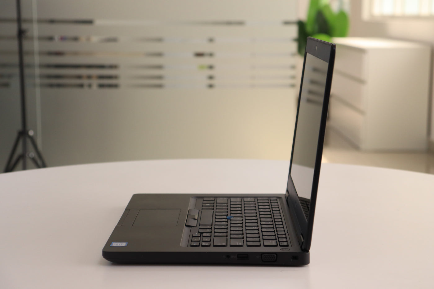 Dell Latitude 5490 Core i7 8th Gen, 16GB RAM, 256GB SSD, 14 inch photo 2 Dell Latitude 5490 Core i7 8th Gen, 16GB RAM, 256GB SSD, 14 inch photo 2