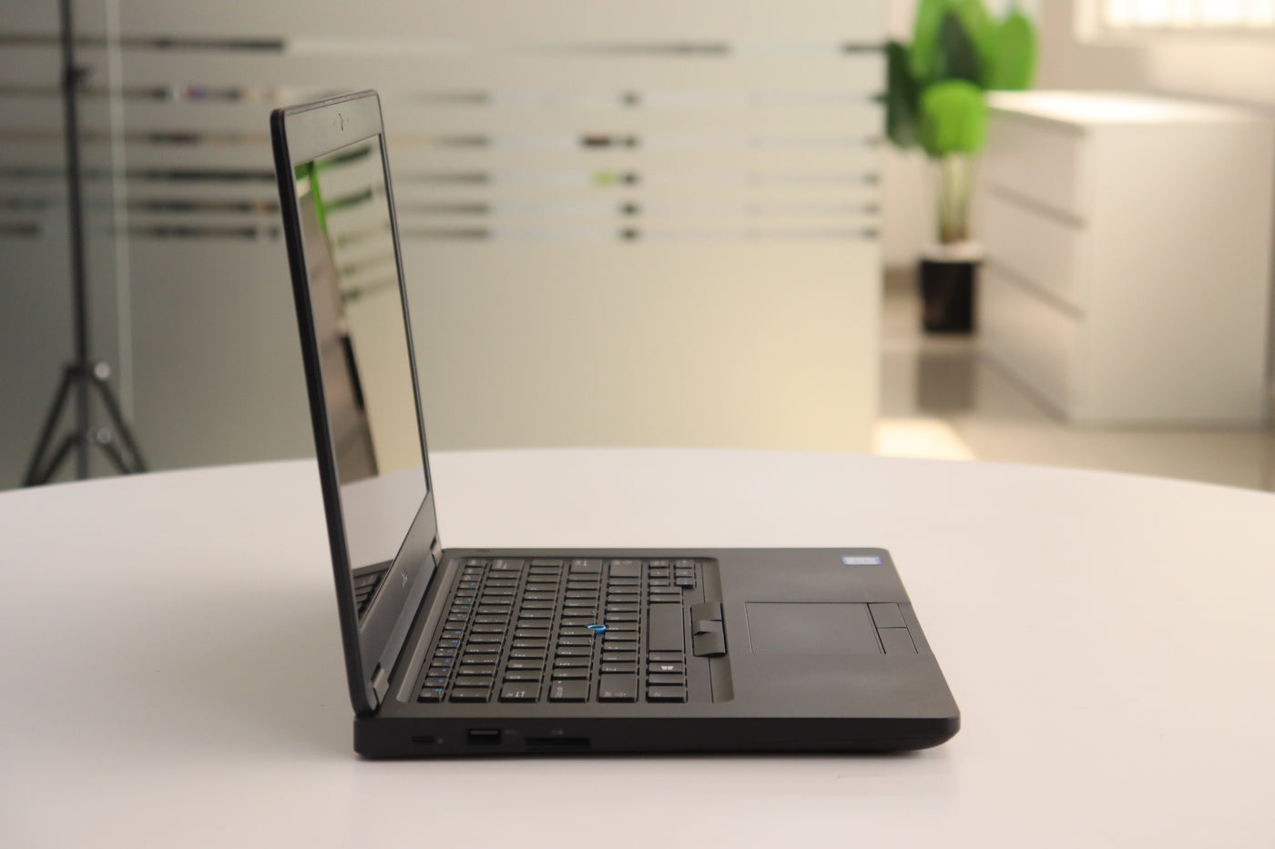 Dell Latitude 5490 Core i7 8th Gen, 16GB RAM, 256GB SSD, 14 inch photo 3 Dell Latitude 5490 Core i7 8th Gen, 16GB RAM, 256GB SSD, 14 inch photo 3