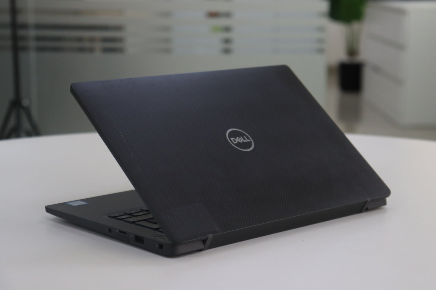 Dell Latitude 7300 Core i5 8th Gen, 16GB RAM, 256GB SSD, 13.3 inch photo 5 Dell Latitude 7300 Core i5 8th Gen, 16GB RAM, 256GB SSD, 13.3 inch photo 5